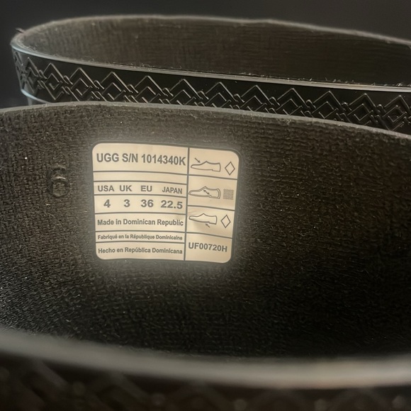 Kids ugg rainboots in size 4 - Picture 4 of 13